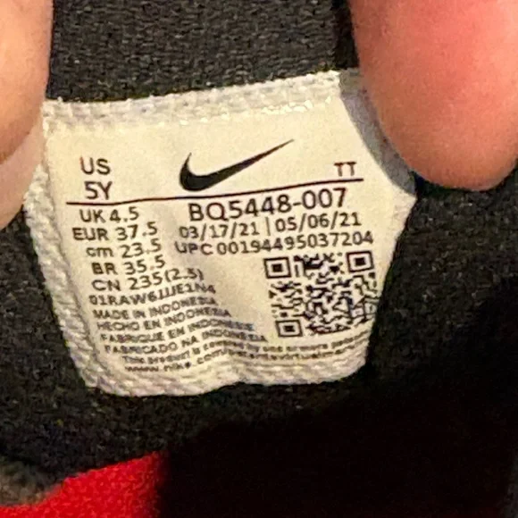 Nike Boys Court Borough Low 2 GS 'Bred' BQ5448-007 Sneakers- Size 5Y - Picture 9 of 9